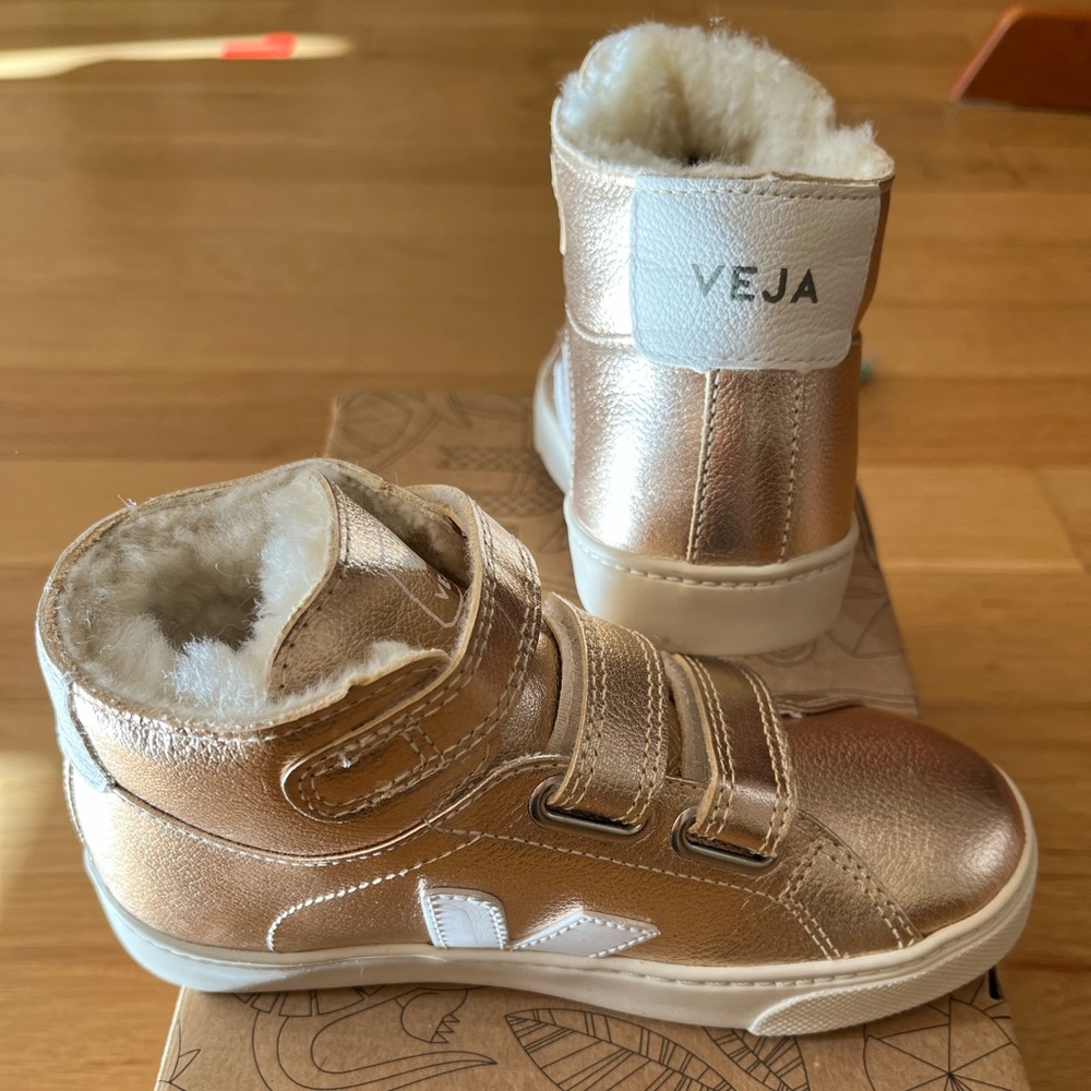 VEJA Esplar Mid Fur Leather Gold size US 1 / Eur 32 BNIB